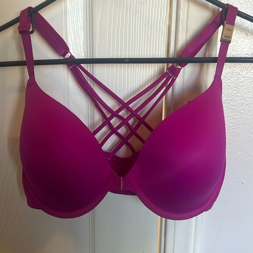 34DD Pink lightly lined bra!